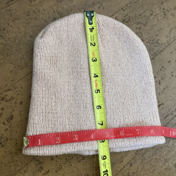 Winter women’s tuque/hat colour blush pink with rose gold threads all around! OS - Picture 4 of 7